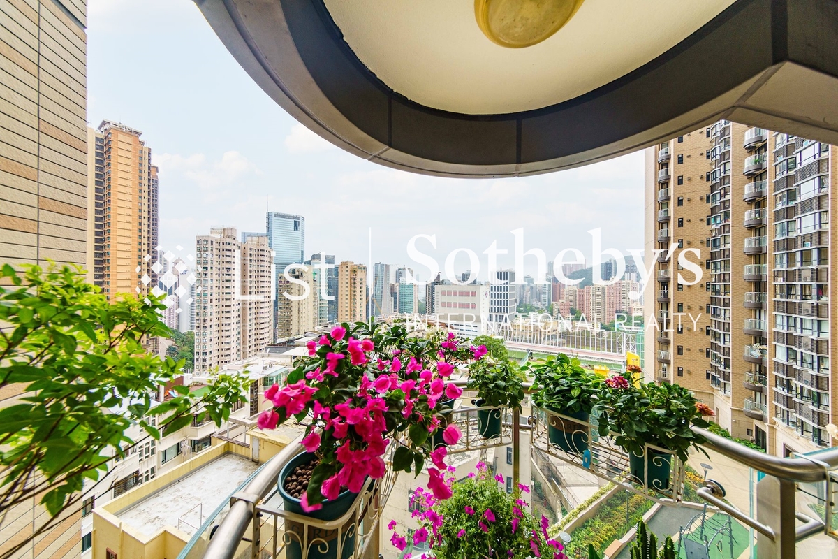 Beverly Hill 比華利山 | Balcony off Living and Dining Room
