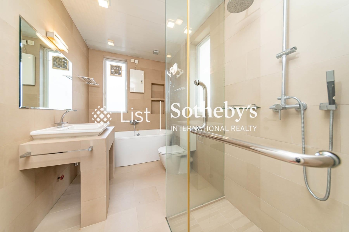 Loong Fung Terrace 龍風臺 | Master Bathroom