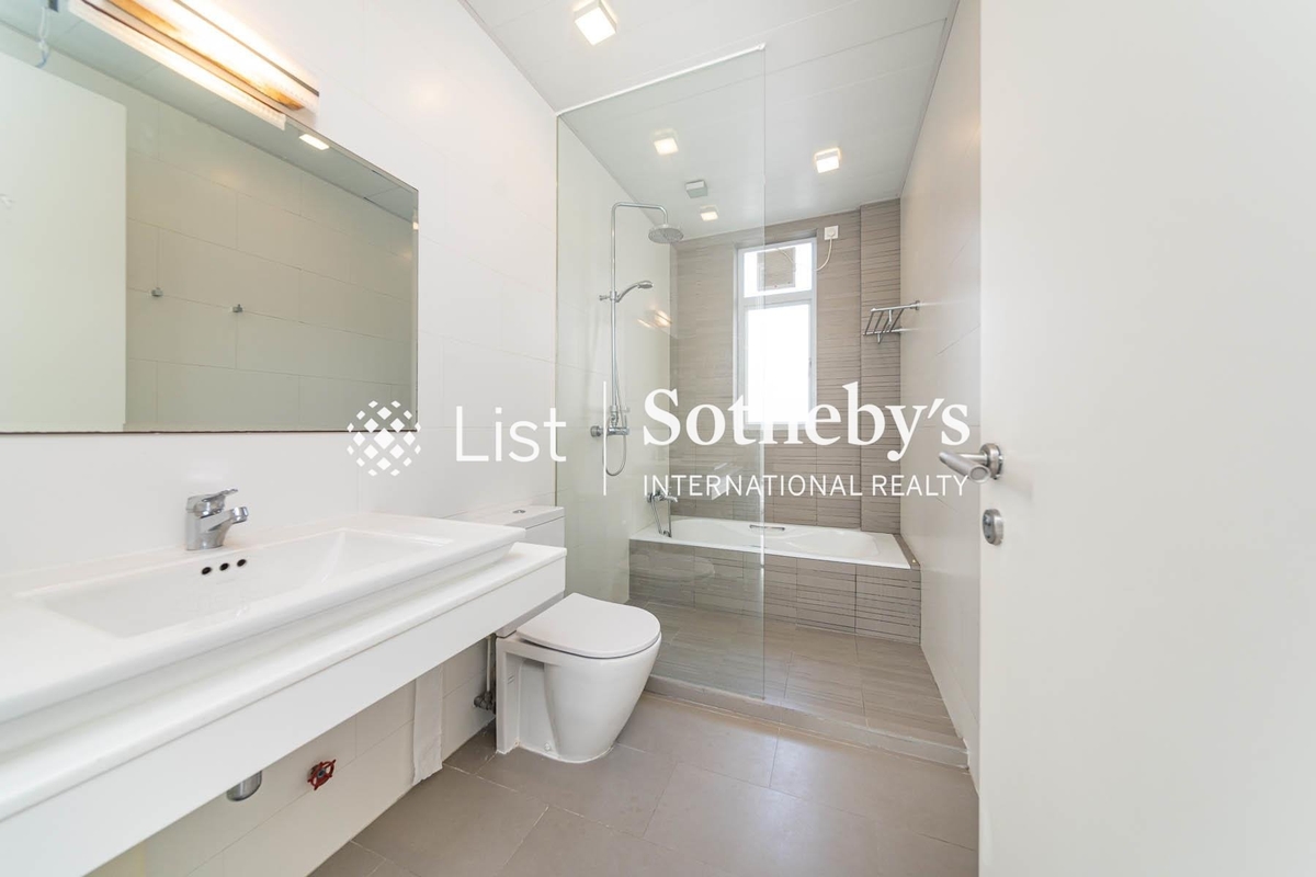 Loong Fung Terrace 龍風臺 | Guest Bathroom