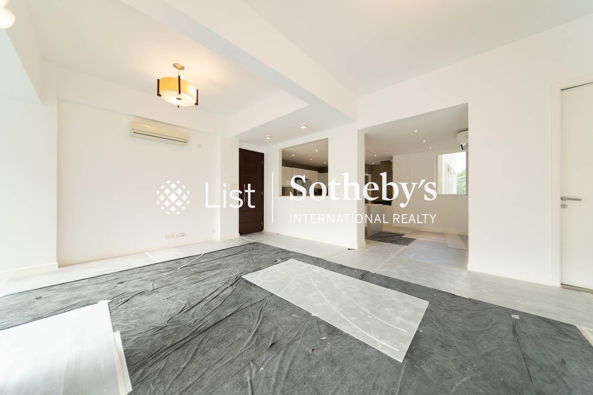 Loong Fung Terrace 龍風臺 | Living and Dining Room