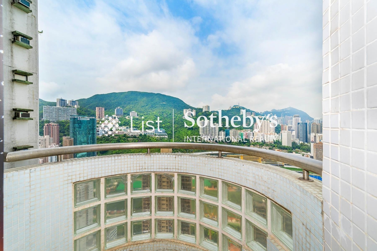 Beverly Hill 比華利山 | Balcony off Living and Dining Room