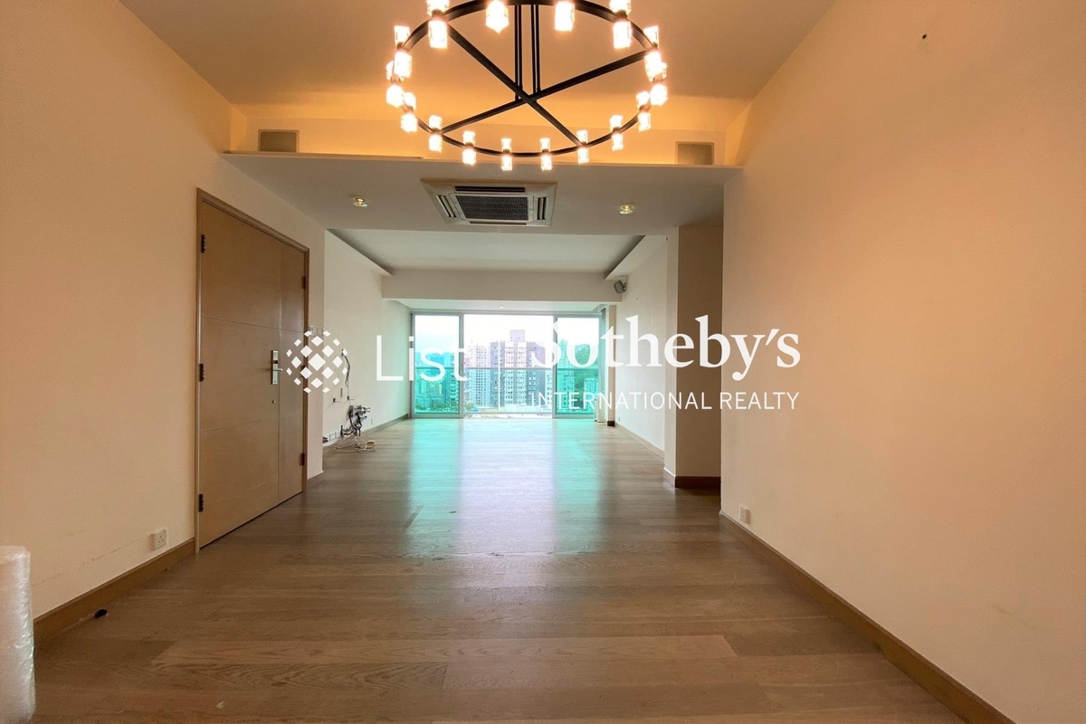 Swiss Towers 瑞士花園 | Living and Dining Room