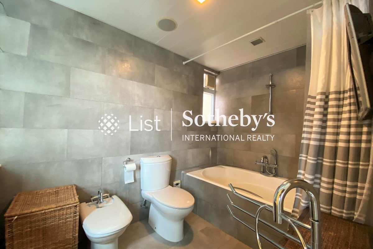 Swiss Towers 瑞士花園 | Master Bathroom