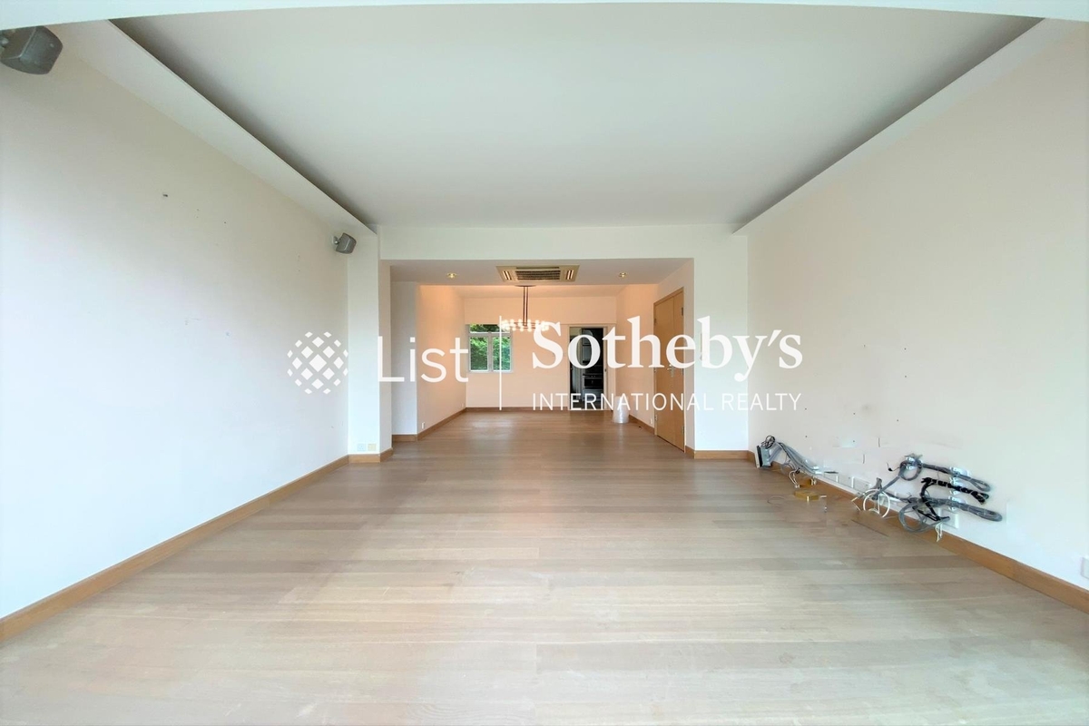 Swiss Towers 瑞士花園 | Living and Dining Room