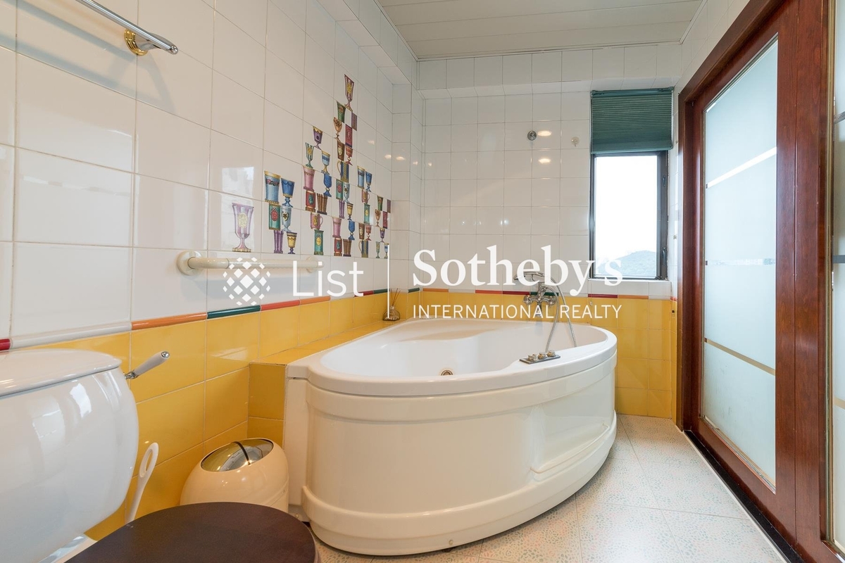 Swiss Towers 瑞士花園 | Master Bathroom