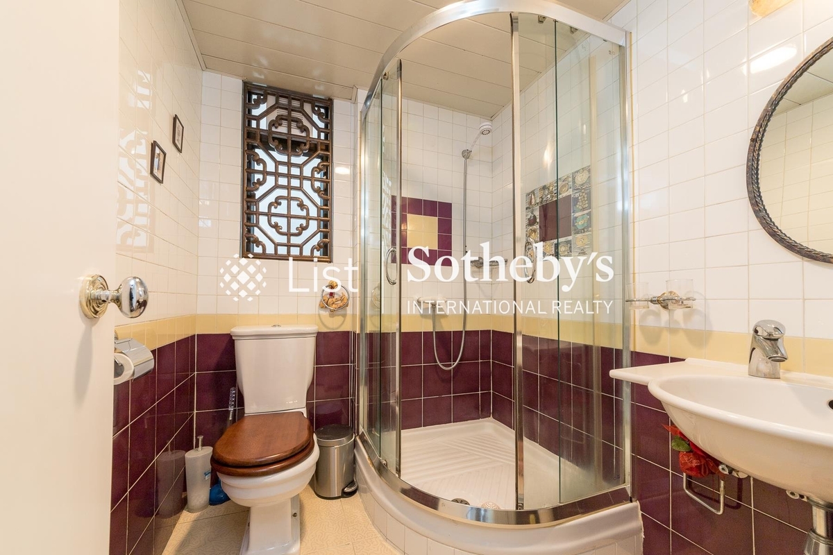 Swiss Towers 瑞士花園 | Guest Bathroom