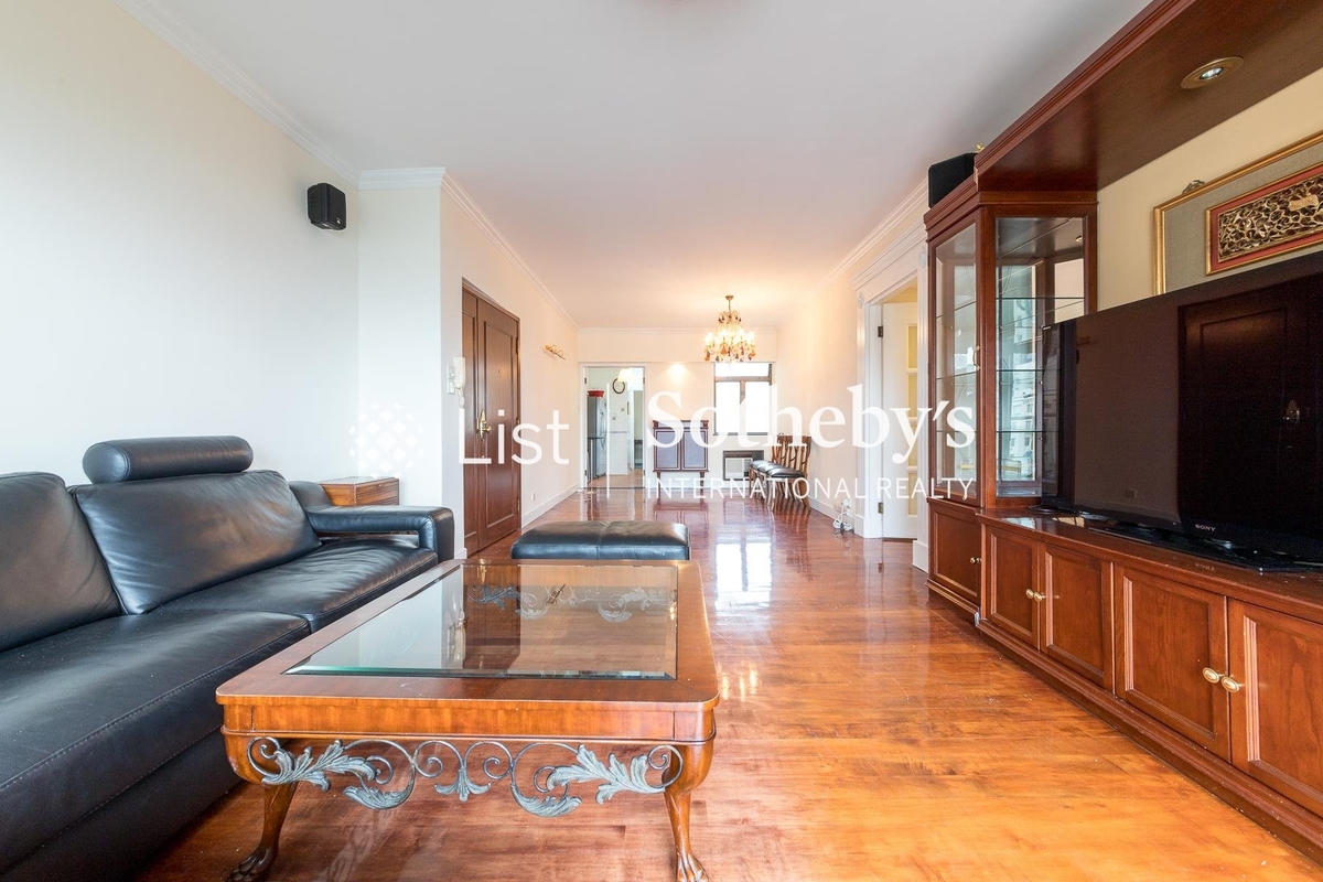 Swiss Towers 瑞士花園 | Living and Dining Room