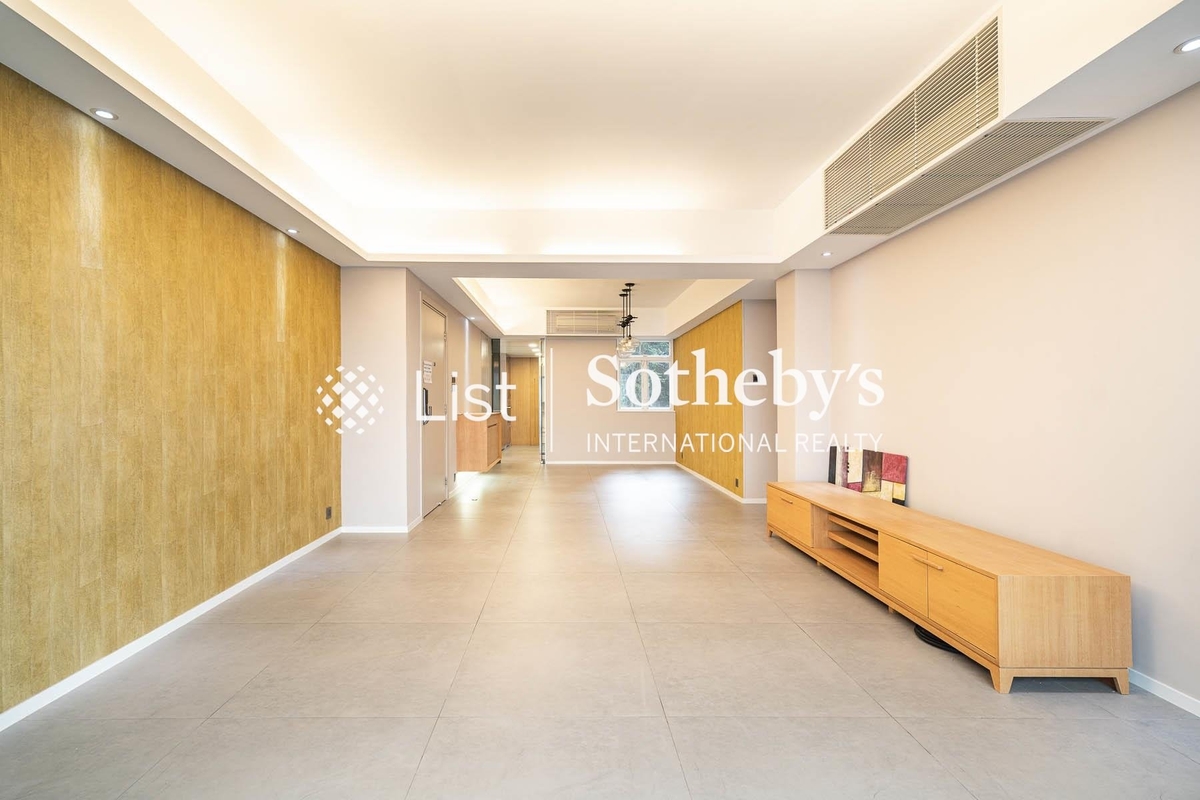 Swiss Towers 瑞士花園 | Living and Dining Room