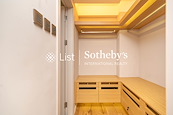 Swiss Towers 瑞士花园 | Walk-in Closet in Master Bedroom