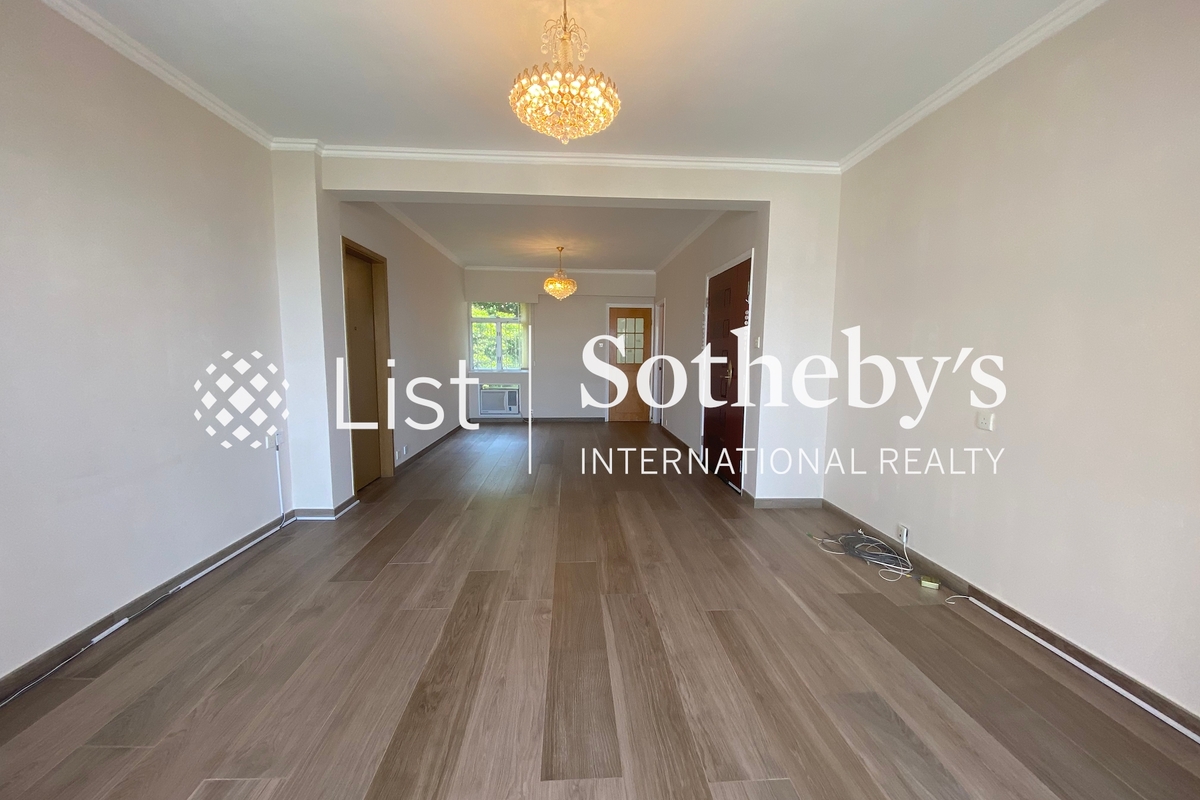 Swiss Towers 瑞士花园 | Living and Dining Room