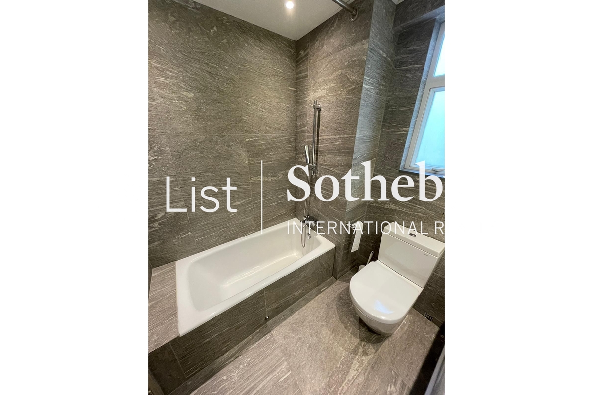 Swiss Towers 瑞士花園 | Master Bathroom