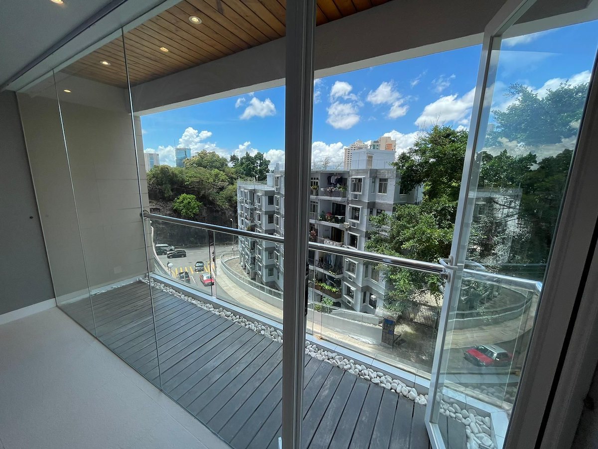 Swiss Towers 瑞士花园 | Balcony off Living and Dining Room