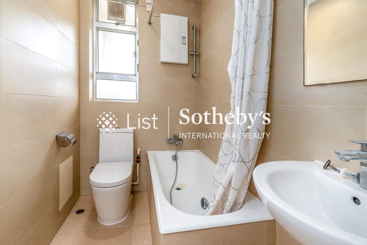 Marlborough House 保祿大廈 | Guest Bathroom