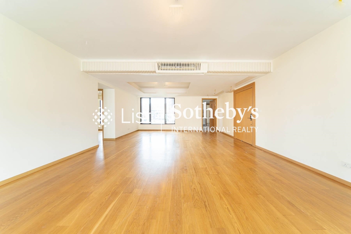 Winfield Building 雲暉大廈 | Living and Dining Room