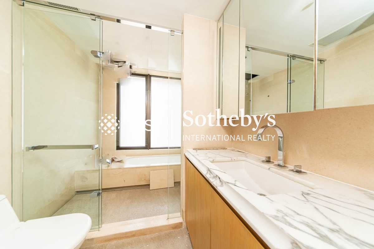 Winfield Building 雲暉大廈 | Master Bathroom