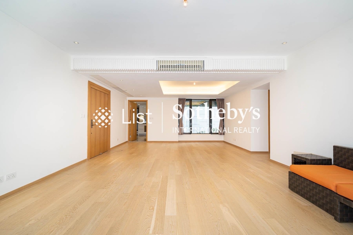 Winfield Building 雲暉大廈 | Living and Dining Room