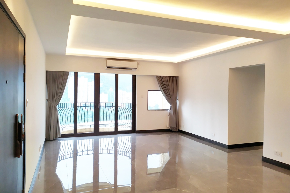 Winfield Building 雲暉大廈 | Living and Dining Room