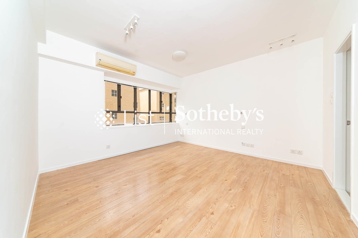 Winfield Building 雲暉大廈 | Master Bedroom