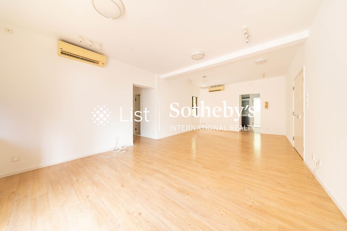 Winfield Building 雲暉大廈 | Living and Dining Room