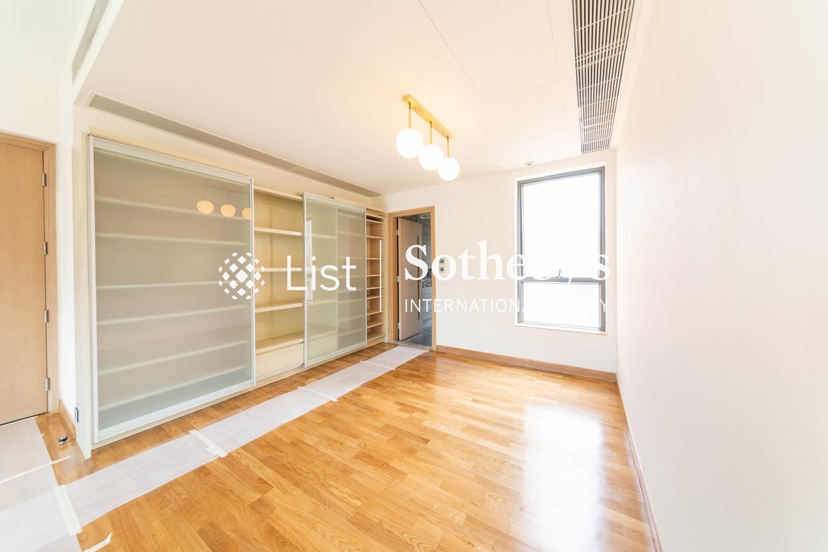 Broadwood Twelve 乐天峰 | Living and Dining Room