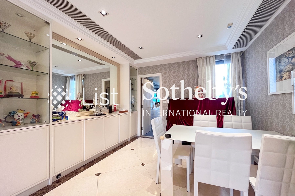 Broadwood Twelve 乐天峰 | Living and Dining Room