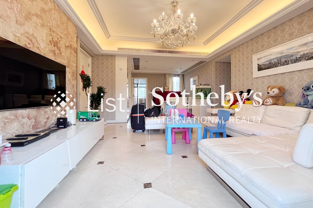 Broadwood Twelve 乐天峰 | Living and Dining Room