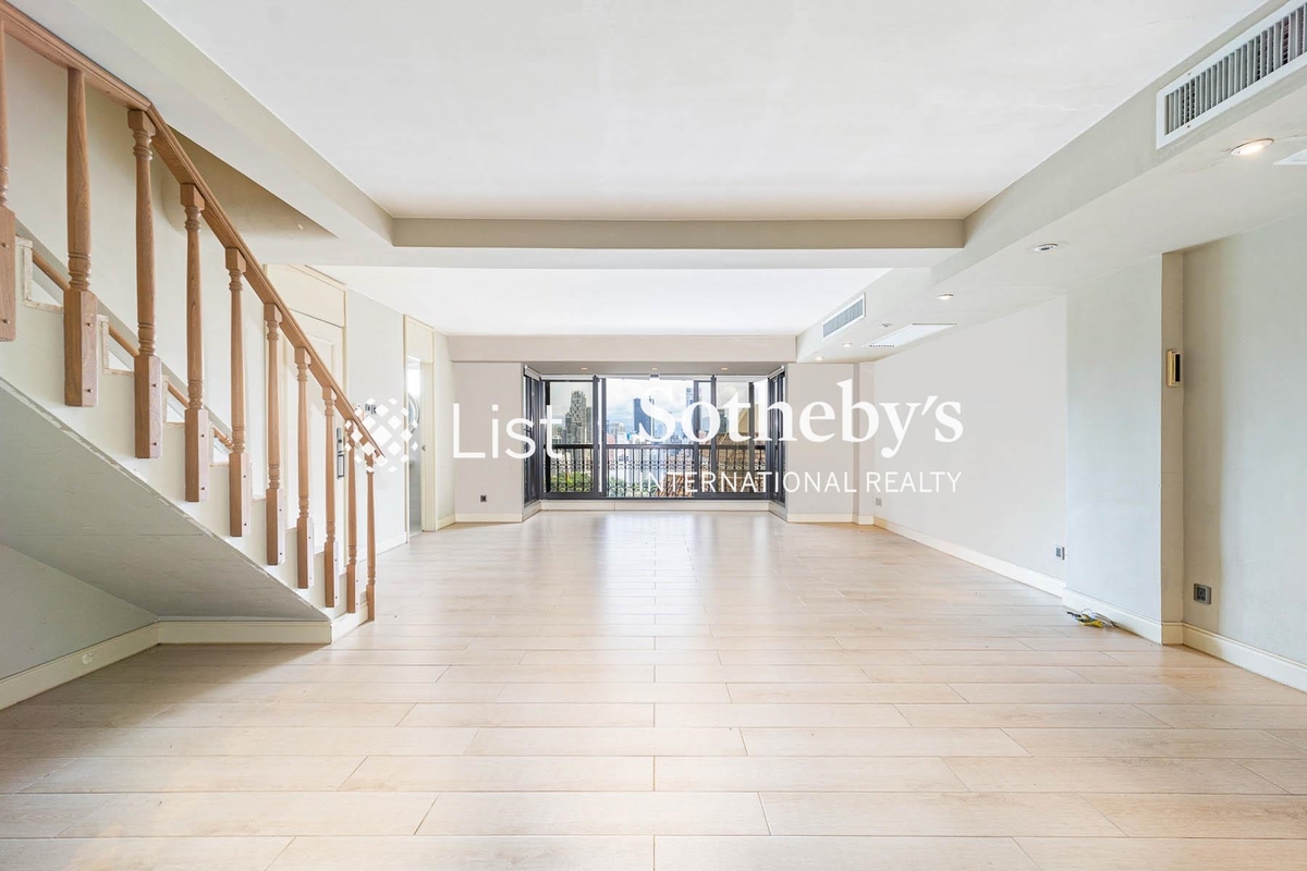 Goodview Garden 豐景台 | Living and Dining Room