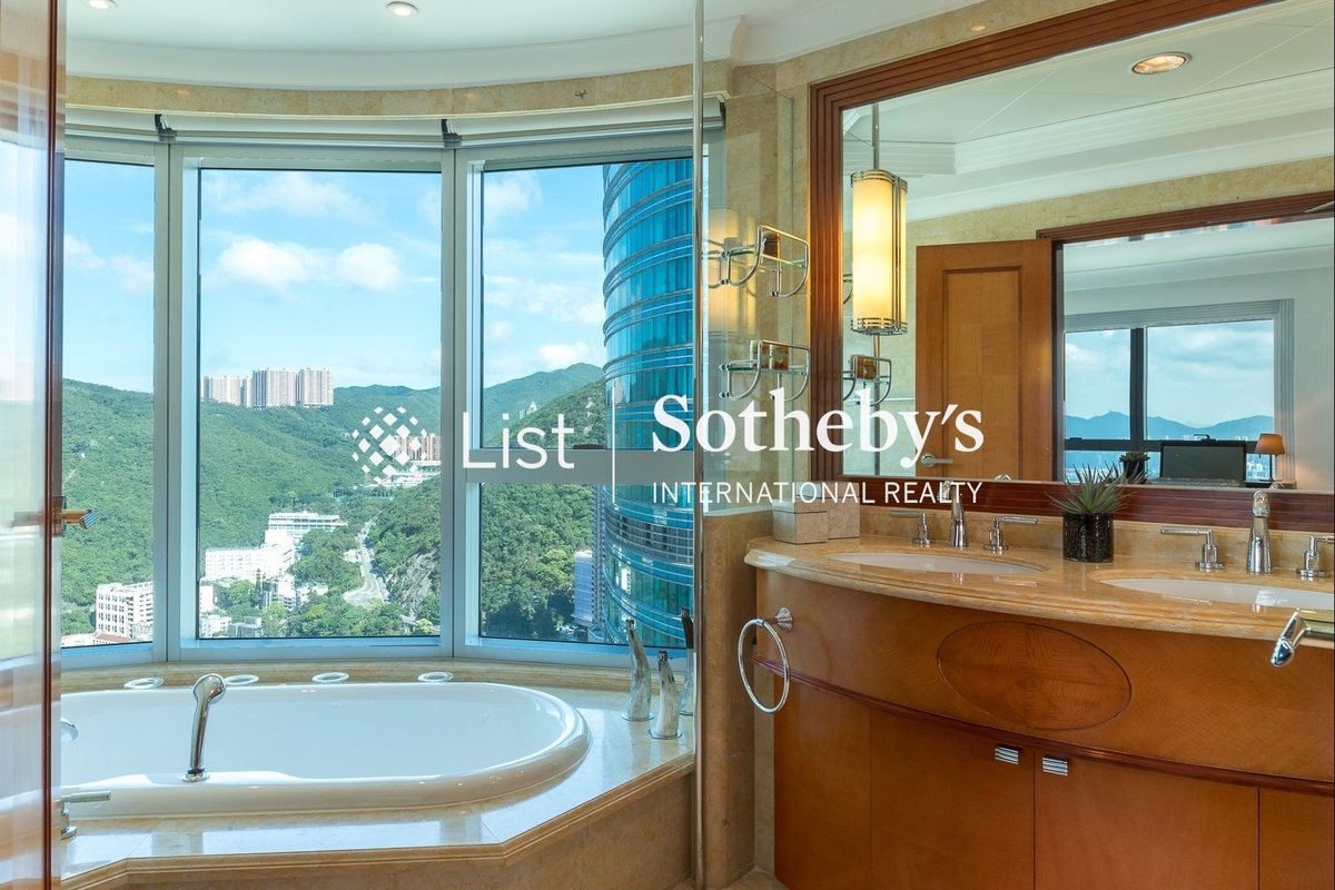 The Summit 御峰 | Master Bathroom