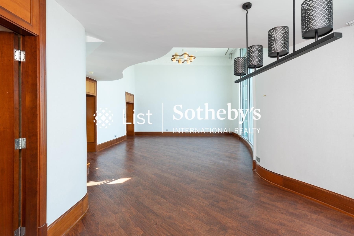 The Summit 御峰 | Living and Dining Room