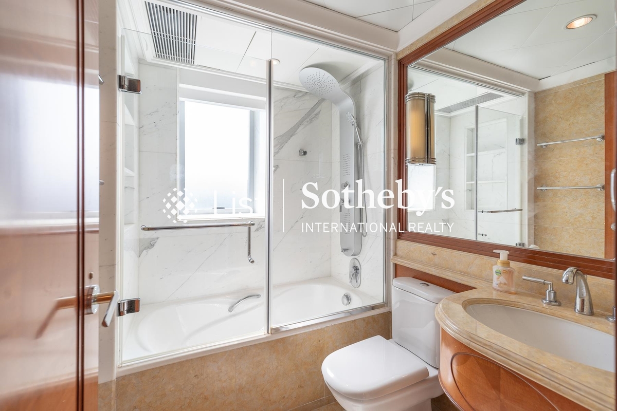 The Summit 御峰 | Guest Bathroom