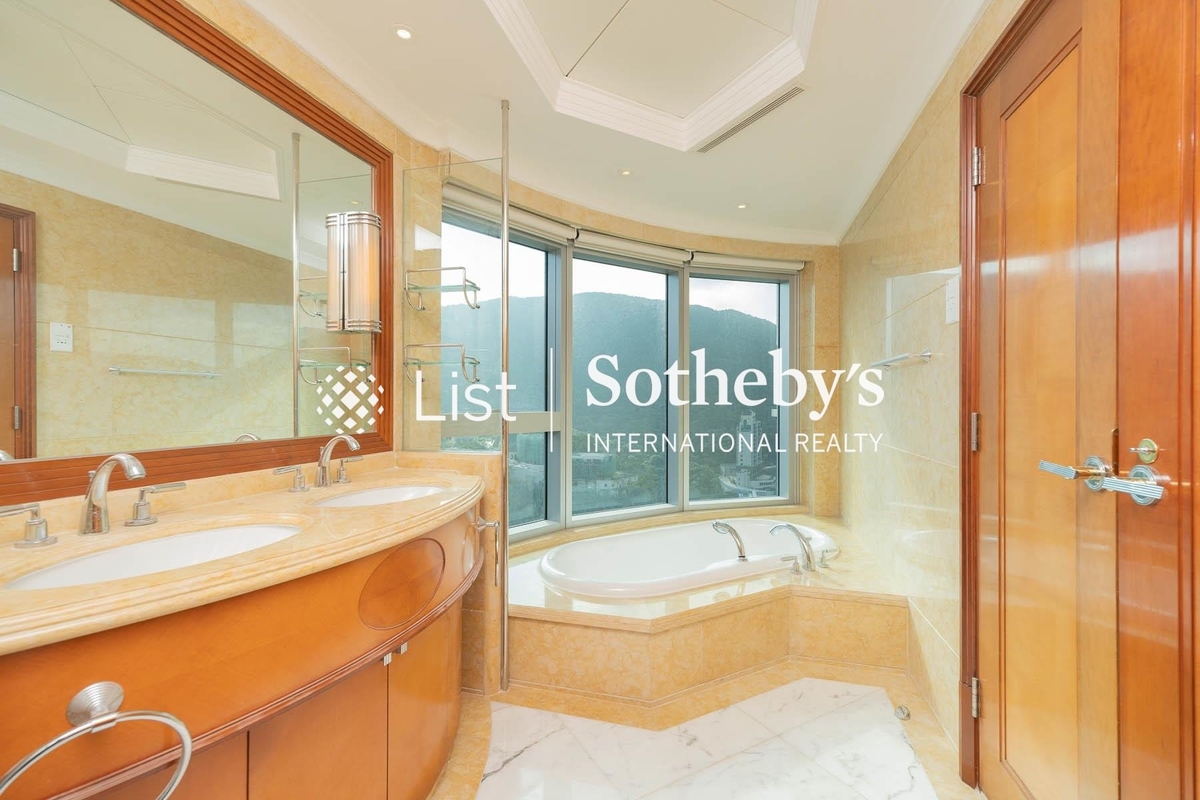 The Summit 御峰 | Master Bathroom