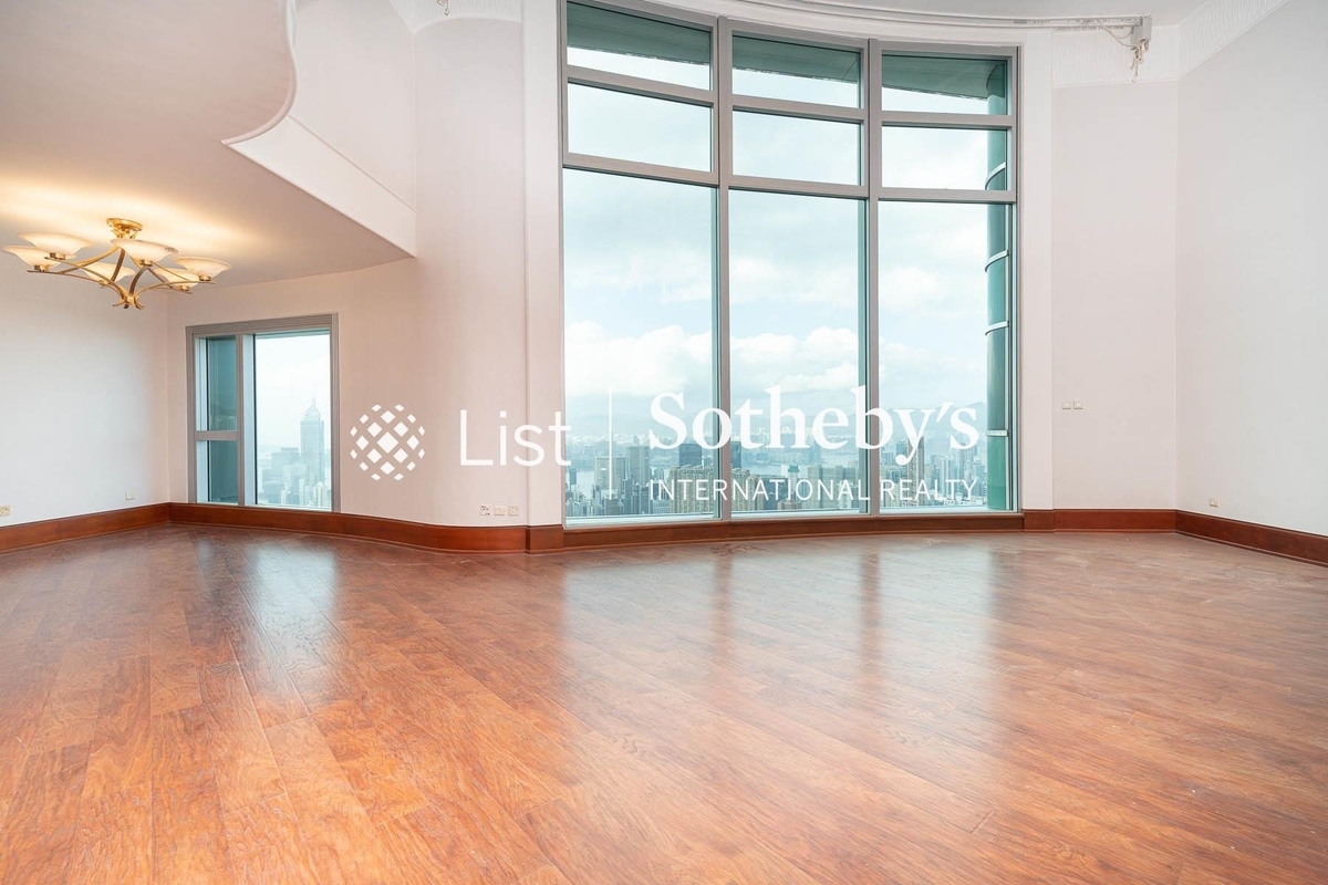 The Summit 御峰 | Living and Dining Room