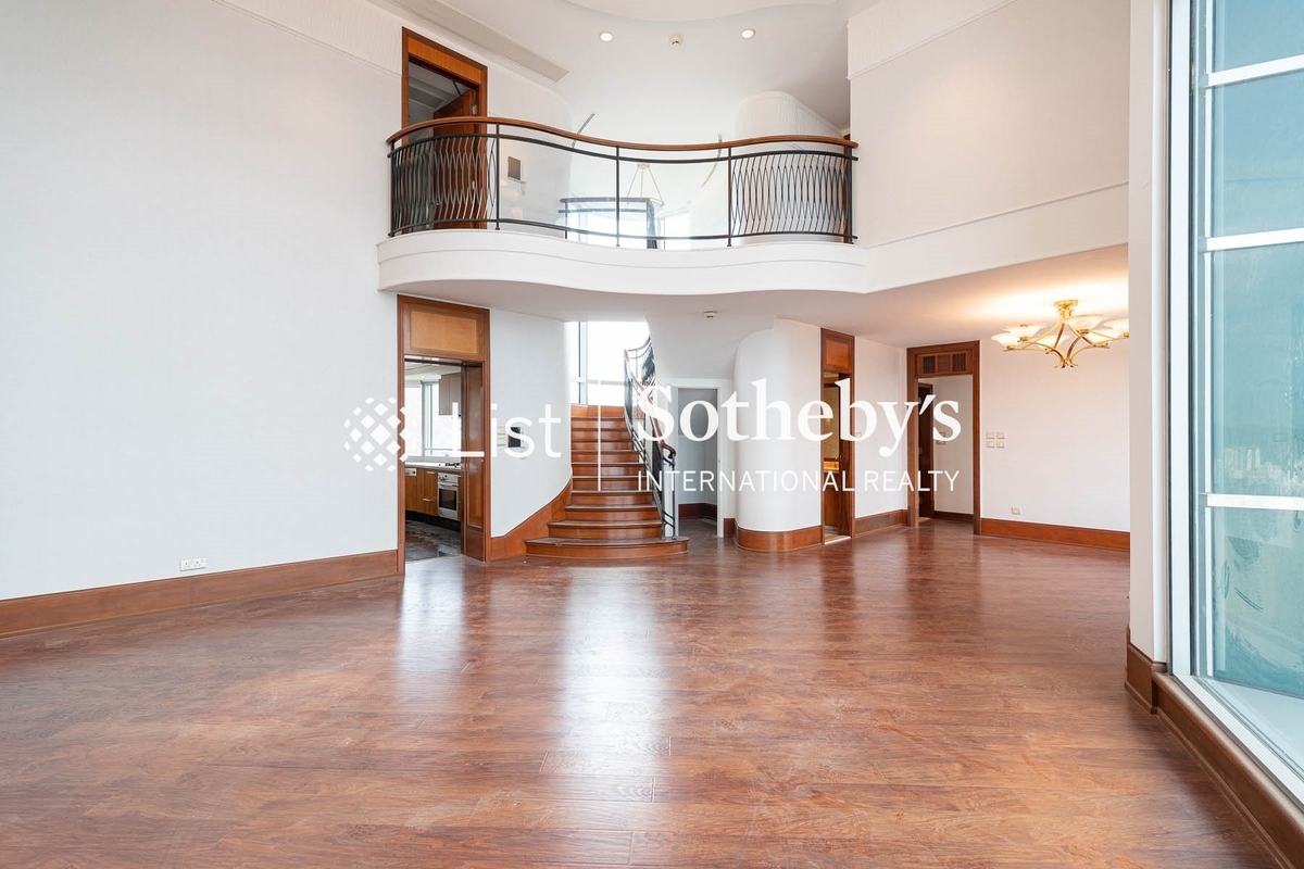 The Summit 御峰 | Living and Dining Room