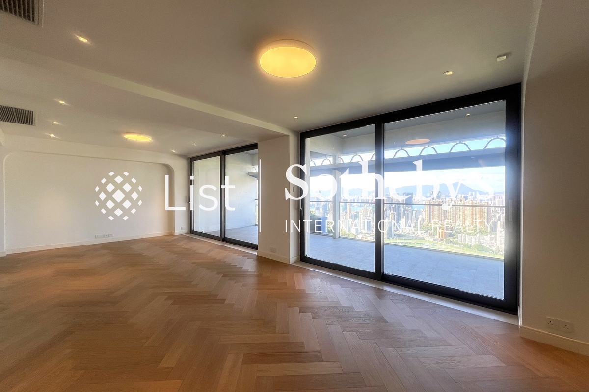 Raceview Mansion 眺马阁 | Living and Dining Room