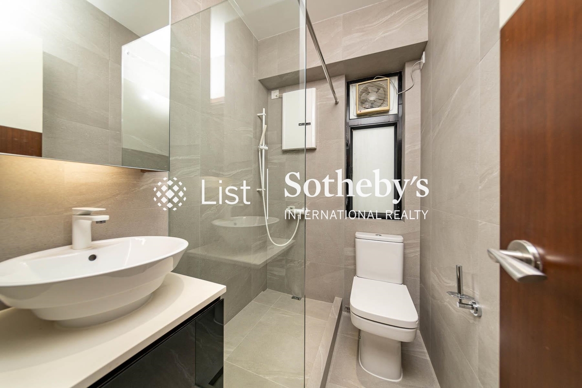 Holland Garden 康兰苑 | Guest Bathroom