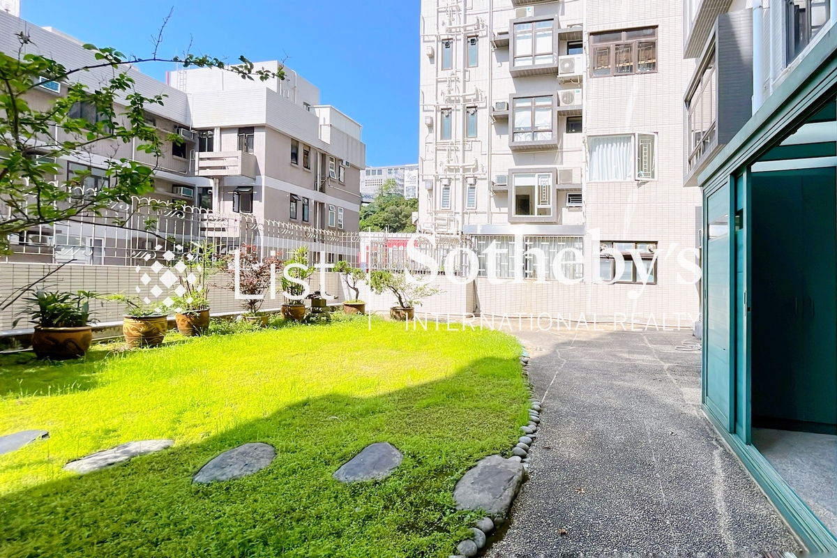 Billion Terrace 千葉居 | Private Garden off Living and Dining Room