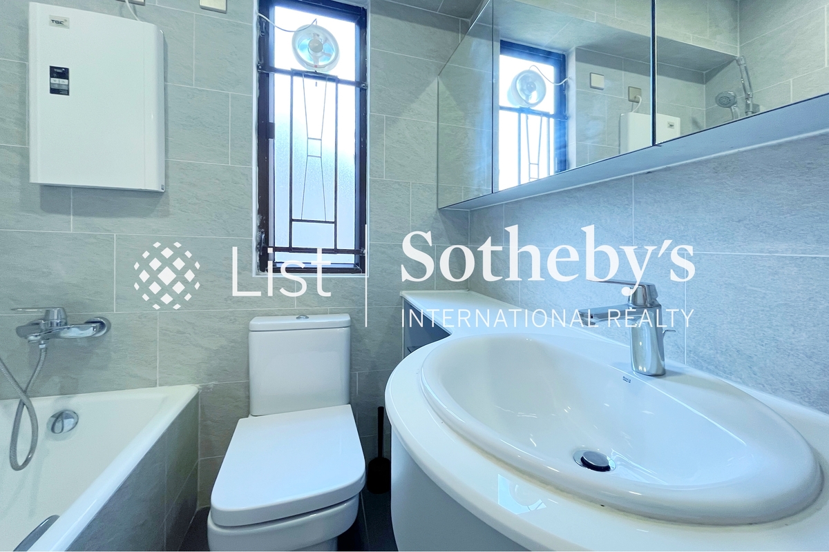 Billion Terrace 千葉居 | Master Bathroom