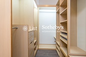 Elm Tree Towers 愉富大廈 | Walk-in Closet in Master Bedroom