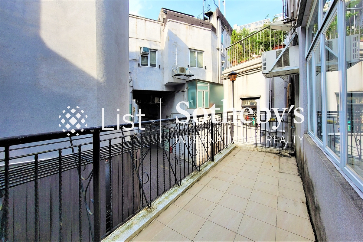 Villa Dorada 金碧別墅 | Balcony off Dining Room