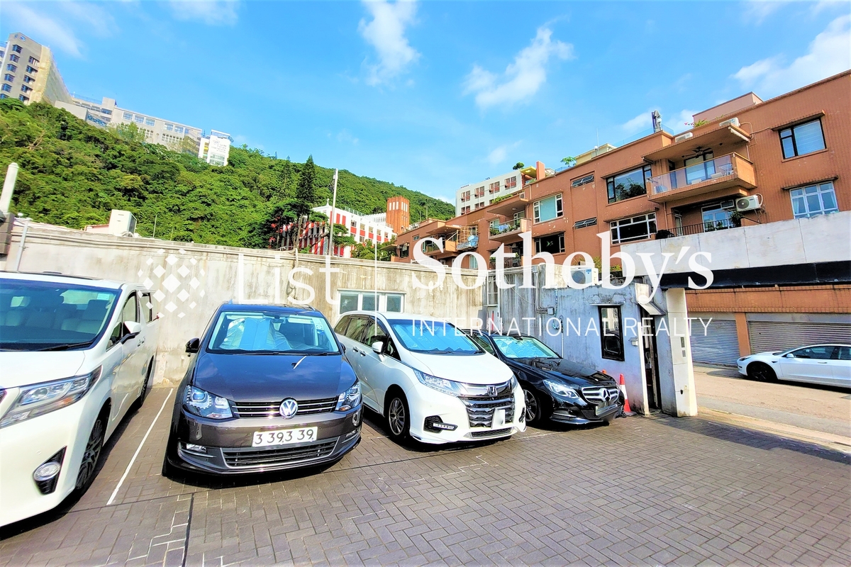 Villa Dorada 金碧別墅 | Carparking Spaces