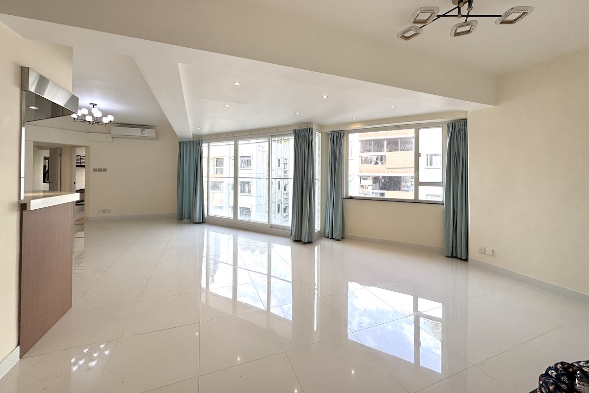 Sunrise Court 金輝園 | Living and Dining Room