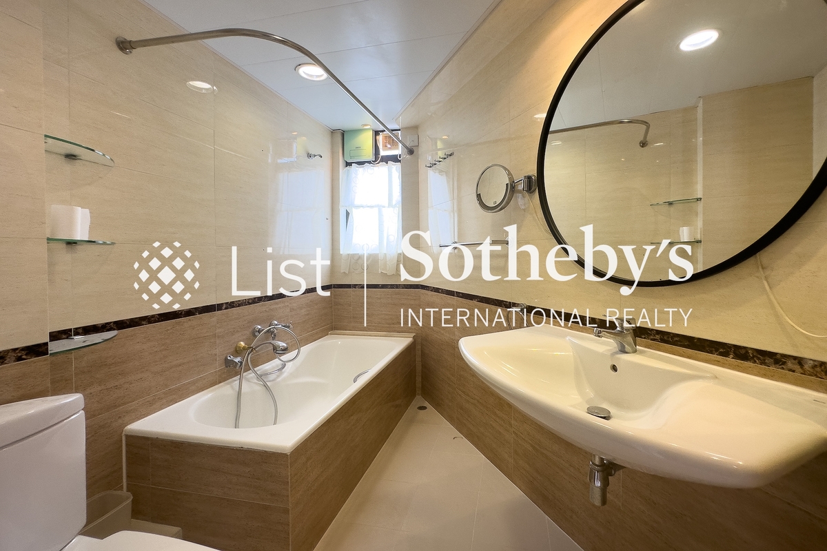 Sunrise Court 金辉园 | Master Bathroom
