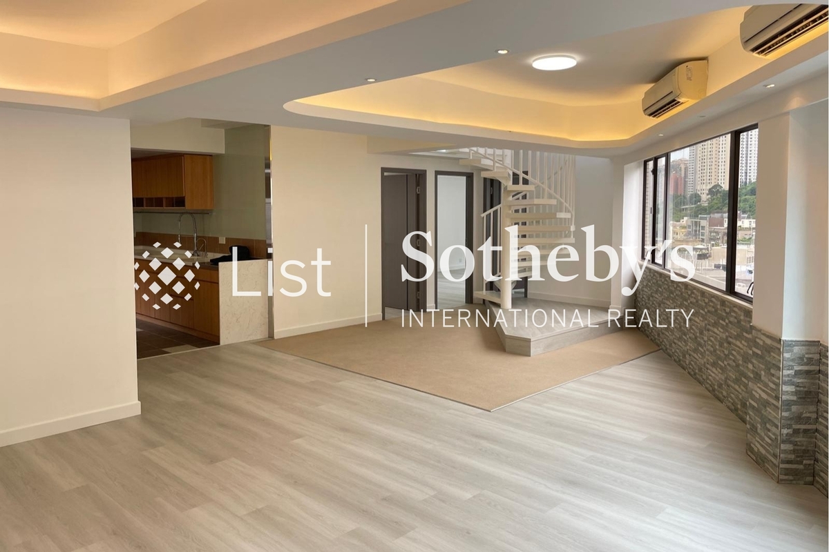 Sunrise Court 金辉园 | Living and Dining Room