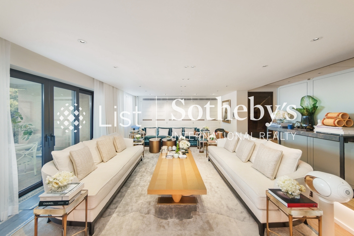 Grenville House 嘉慧園 | Living and Dining Room