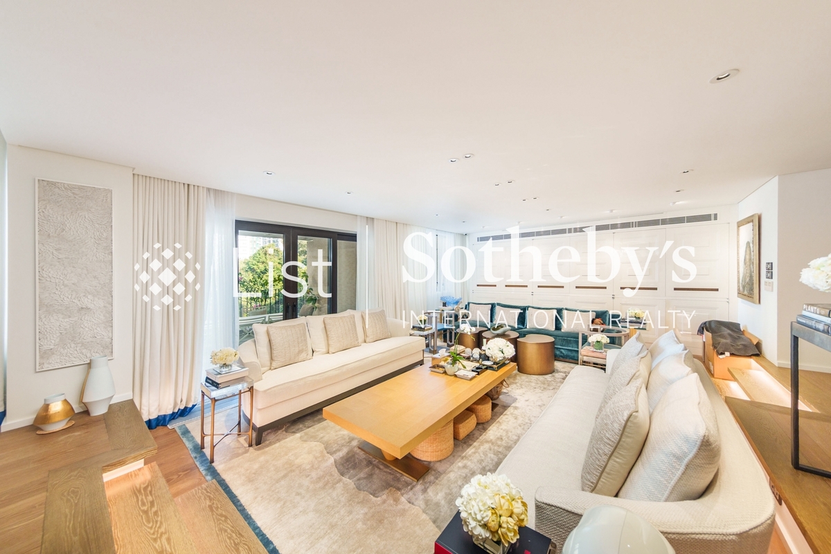 Grenville House 嘉慧園 | Living and Dining Room