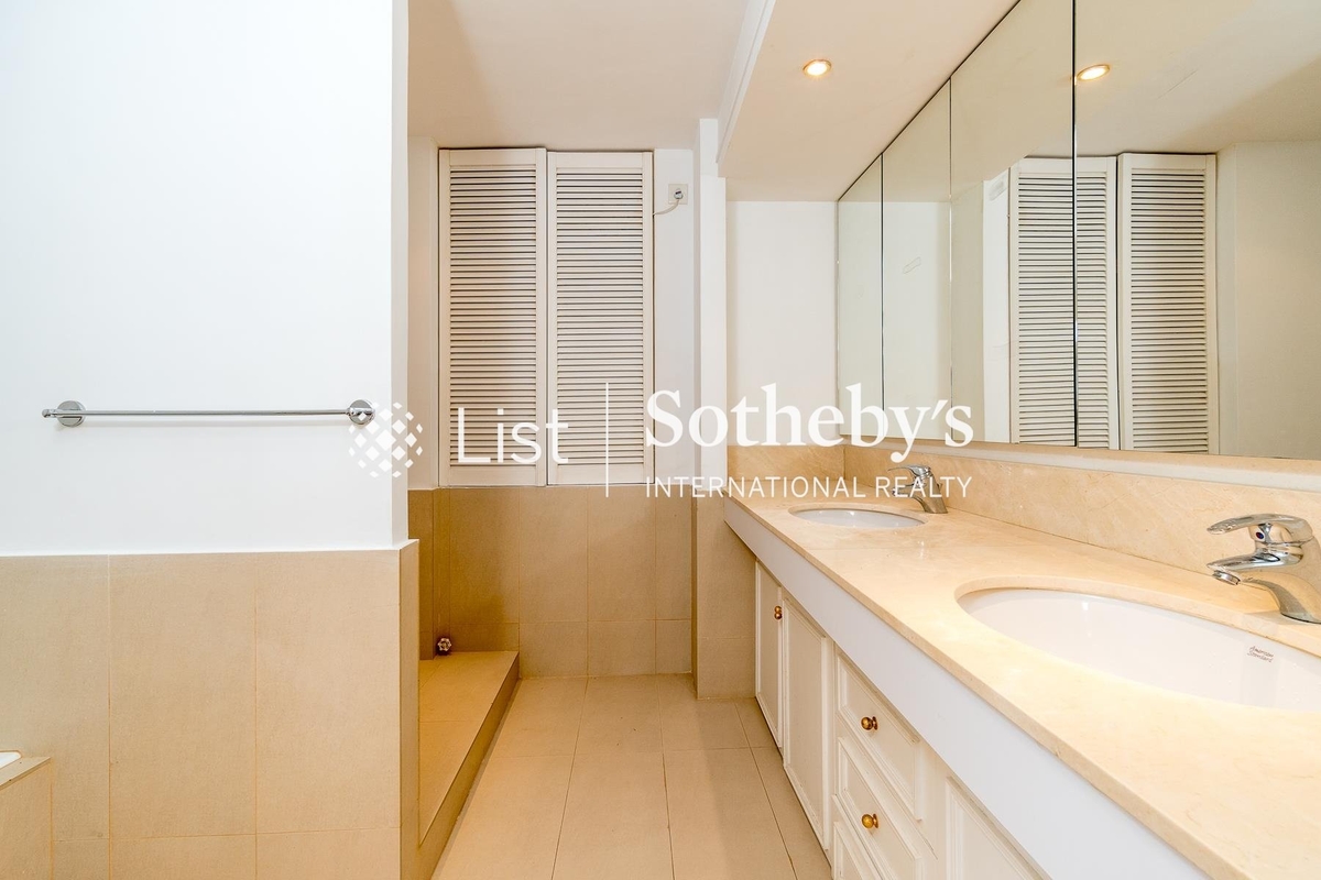 Grenville House 嘉慧園 | Master Bathroom