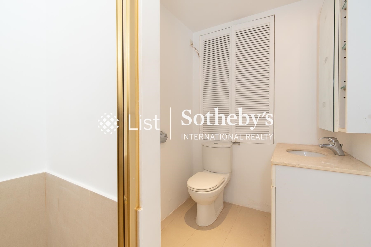 Grenville House 嘉慧園 | Guest Bathroom