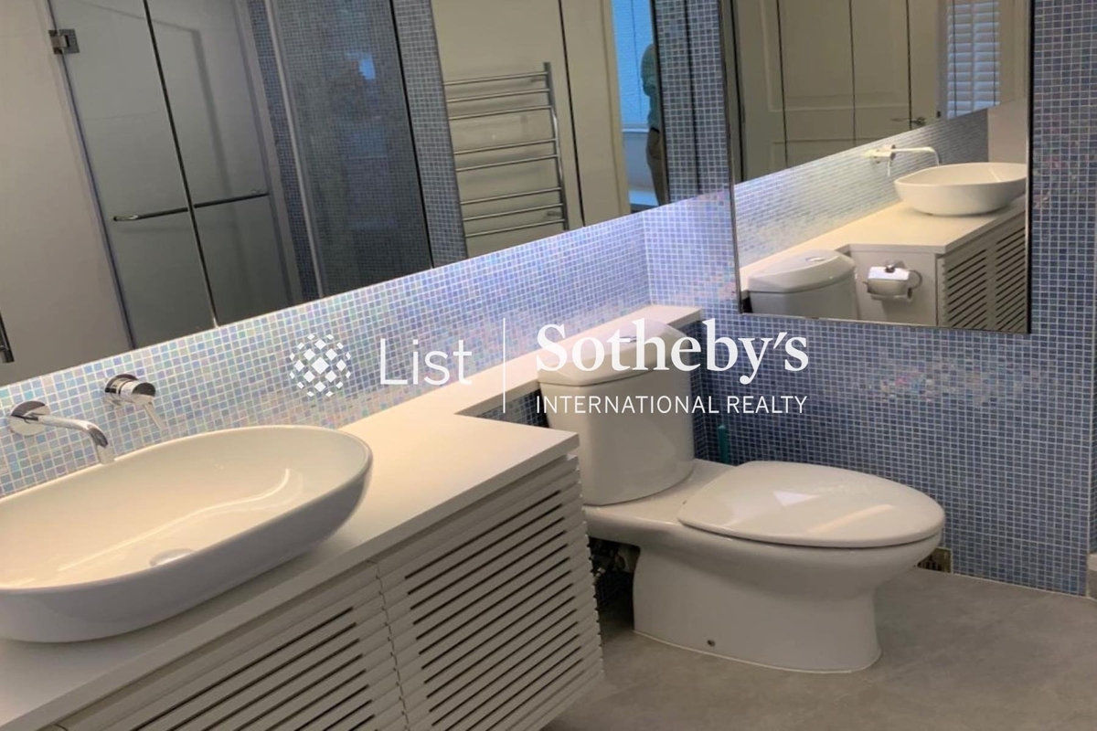 Grenville House 嘉慧園 | Guest Bathroom