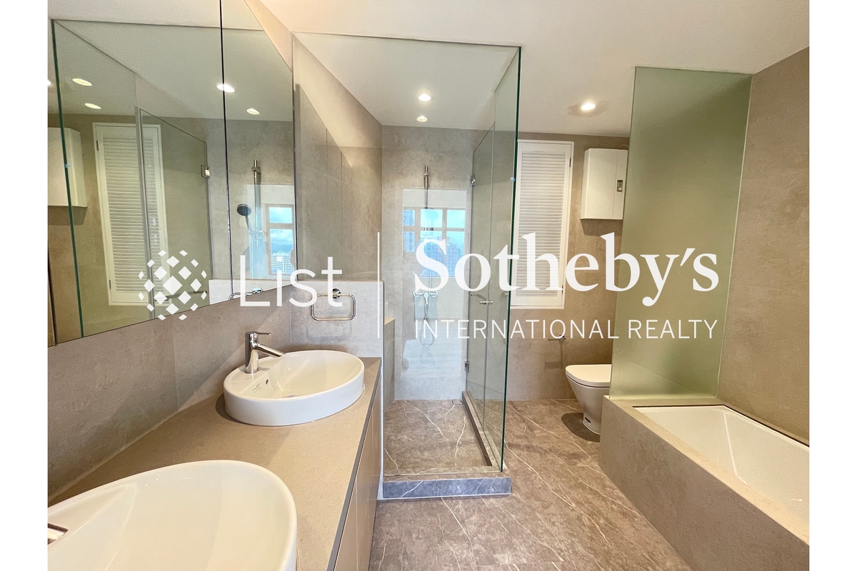 Grenville House 嘉慧園 | Master Bathroom