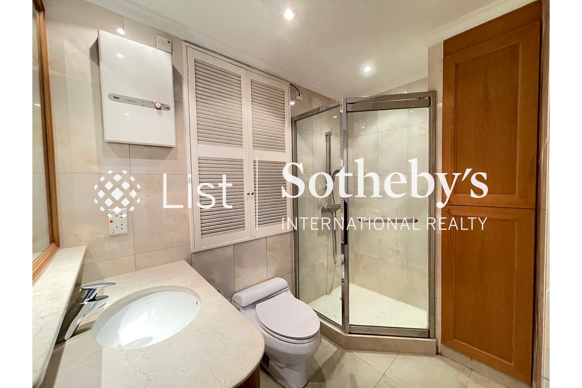 Grenville House 嘉慧園 | Guest Bathroom